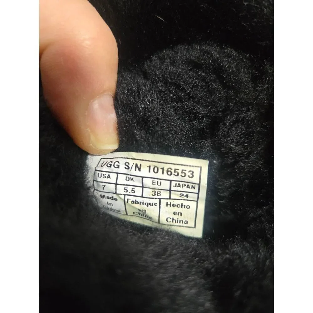 UGG bailey button